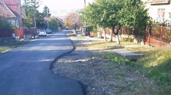 Un drum din oraşul Tăşnad, judeţul Satu Mare