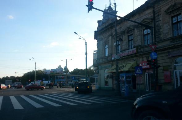 Vineri, 27.09.2013 - Podgoria, masina cu numar de Bihor condursa de un tanar