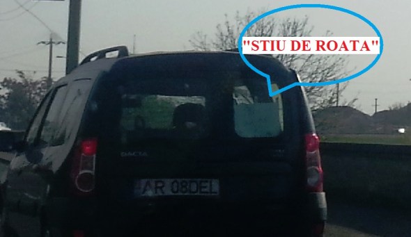 "stiu de roata" scria pe hartia lipita pe usa din spate