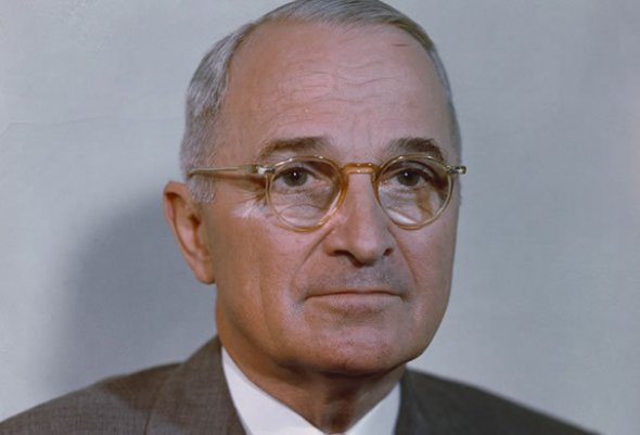 Harry S. Truman: "Niciun guvern nu este perfect. Una dintre cele mai importante trăsături are democraţiei este că defectele ei sunt vizibile şi că, sub procesele democratice, pot fi observate şi corectate."